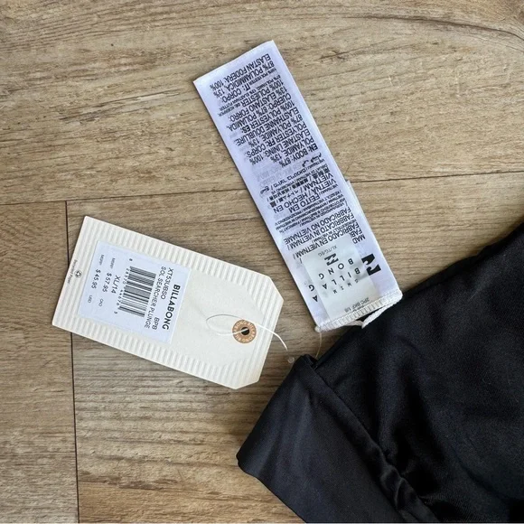 NWT Billabong Plunge Bikini Top - Picture 2 of 4